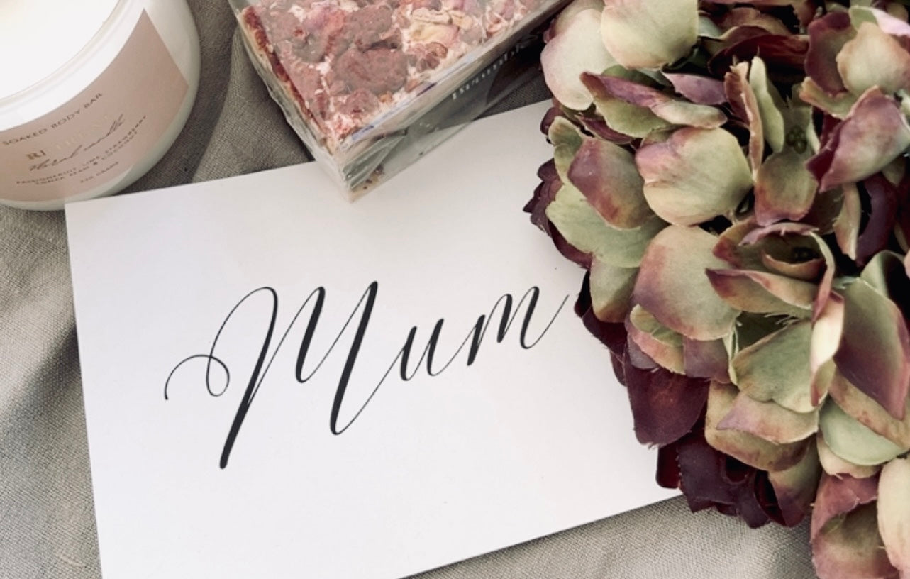 
                  
                    Luxe Mum
                  
                
