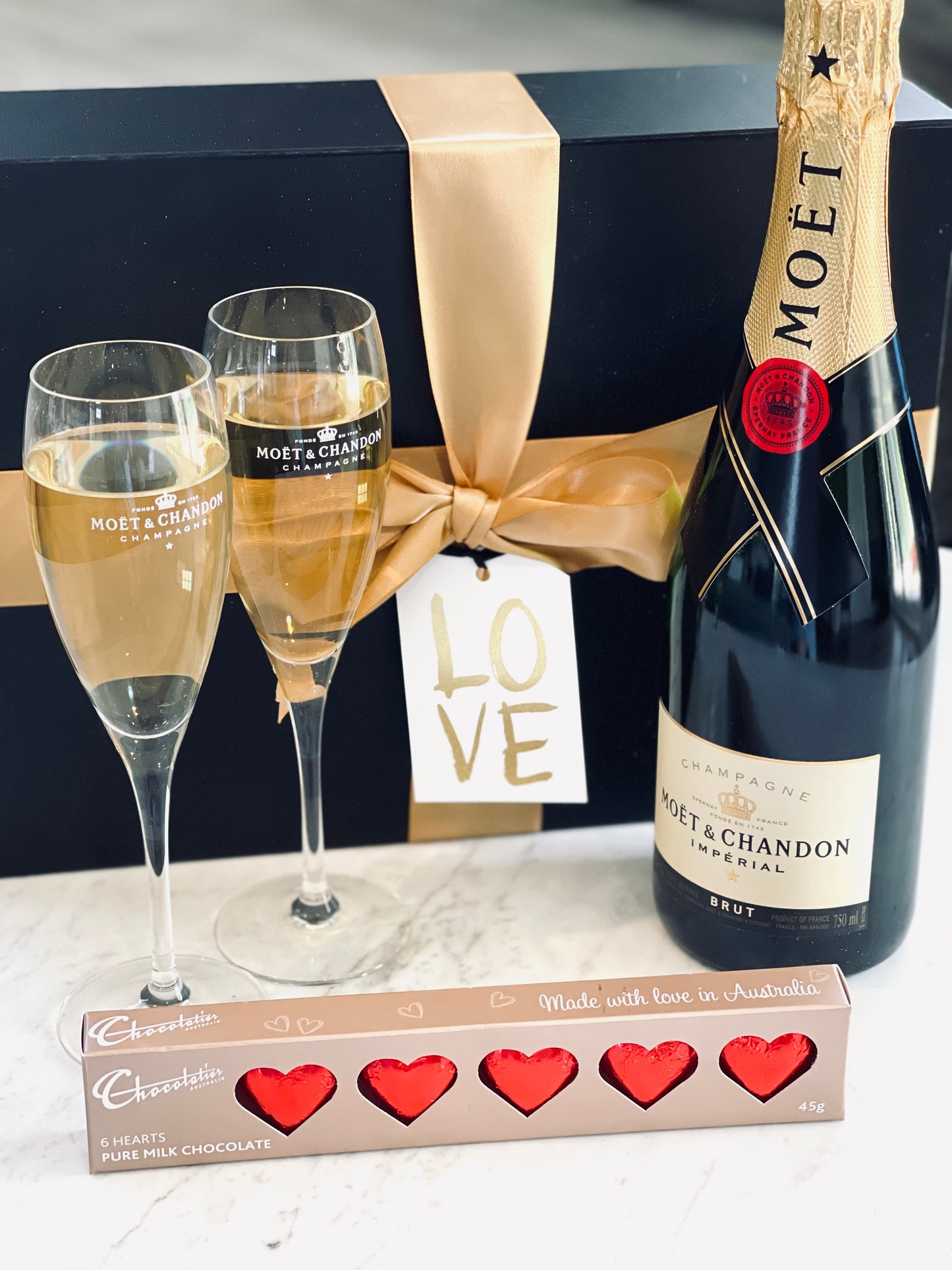 
                  
                    Moet & Me
                  
                